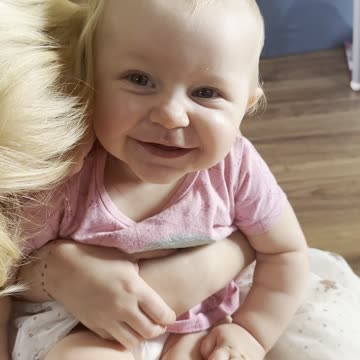 Big sister cuddles are the best 💕