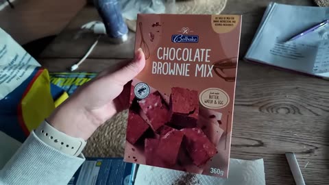 Tämän kuun GOODIEBOX avaus | Joululaatikkoa penkomaan välikatolle