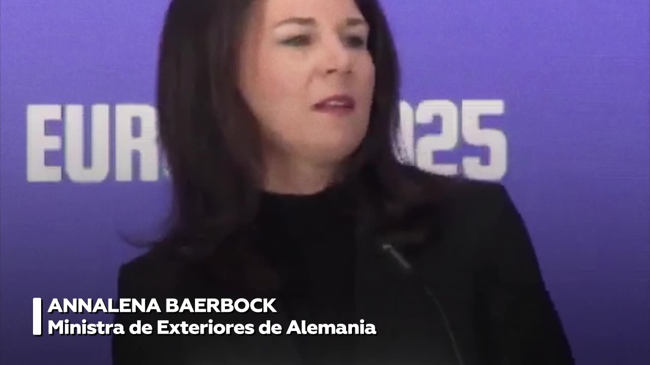 Baerbock sugiere imponer tasas a las actualizaciones de iPhone