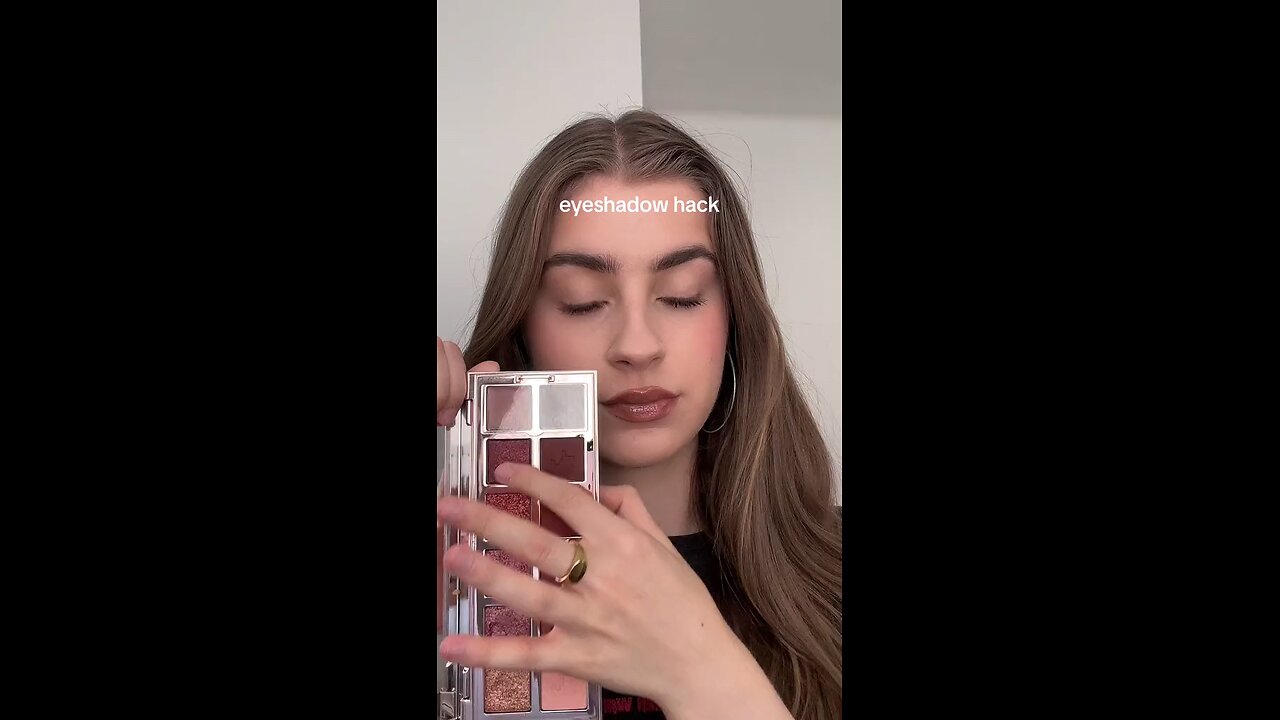 if you’re struggling with blending eyeshadows or if you’re a beginner