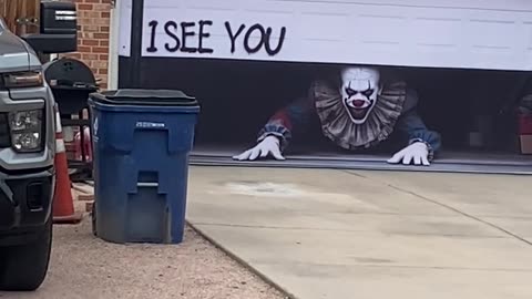 Scary Clown Head Turns