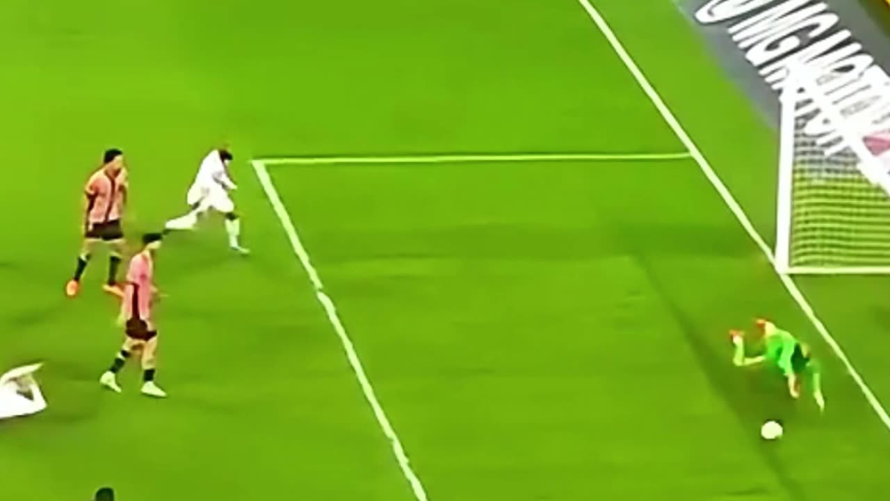 Donnarumma’s Impossible Saves – Unreal Goalkeeping 🧤🔥