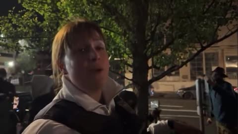 Extremely WEIRD encounter with a Portland Police Officer as I was walking down the sidewalk