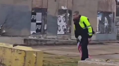 Anti-deportation protesters VANDALIZE American Flags in Dallas. 🇺🇸