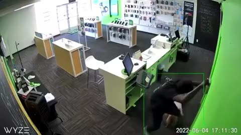 Brutally Attacks Female Employee During Phone Store Robbery