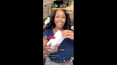 BOSS BARBIE HUSTLES SELLING DESIGNER FRAGRANCE VENDORS FOR THE HOLIDAYS BIGO LIVE