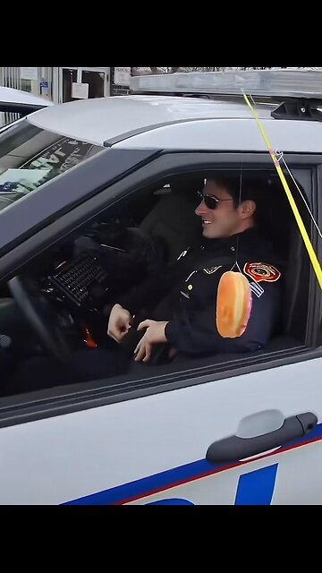 Cop is a good boy!! #viral