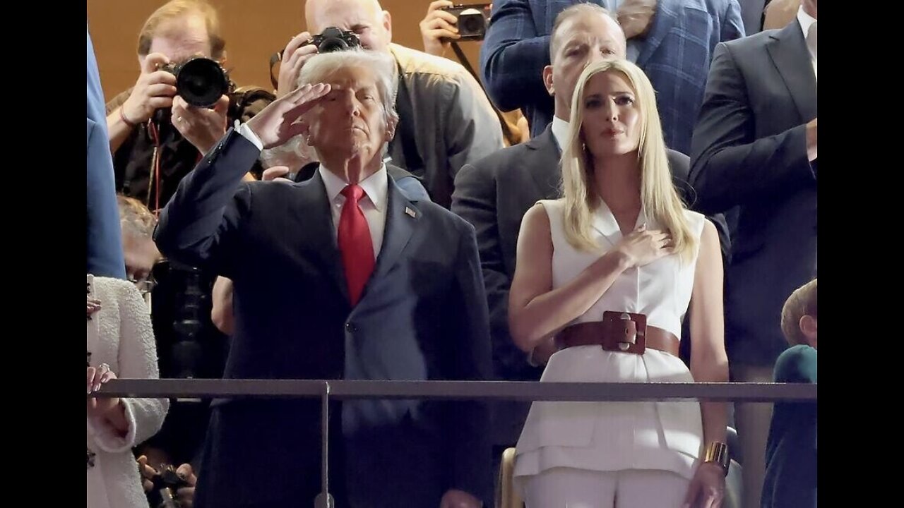Super Bowl LIX Crowd Erupts as President Trump Takes Over the Jumbotron During National Anthem 🇺🇸