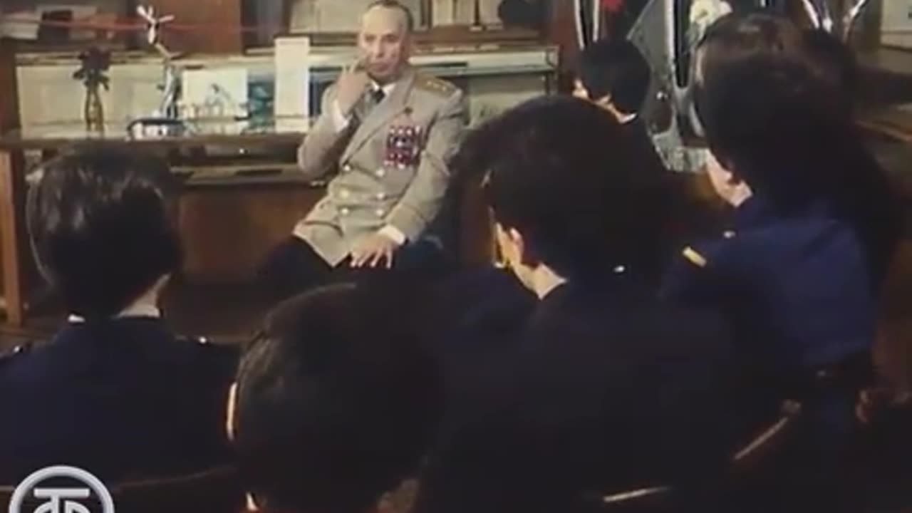 Encuentro De Escolares Con El Héroe De La Unión Soviética, Coronel General De Aviación G.F. Baidukov