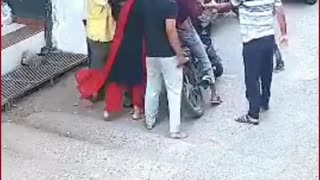 Flying Kiss Sparks Street Brawl in Dhar: 15 Booked After Viral Video Shows Brutal Clash