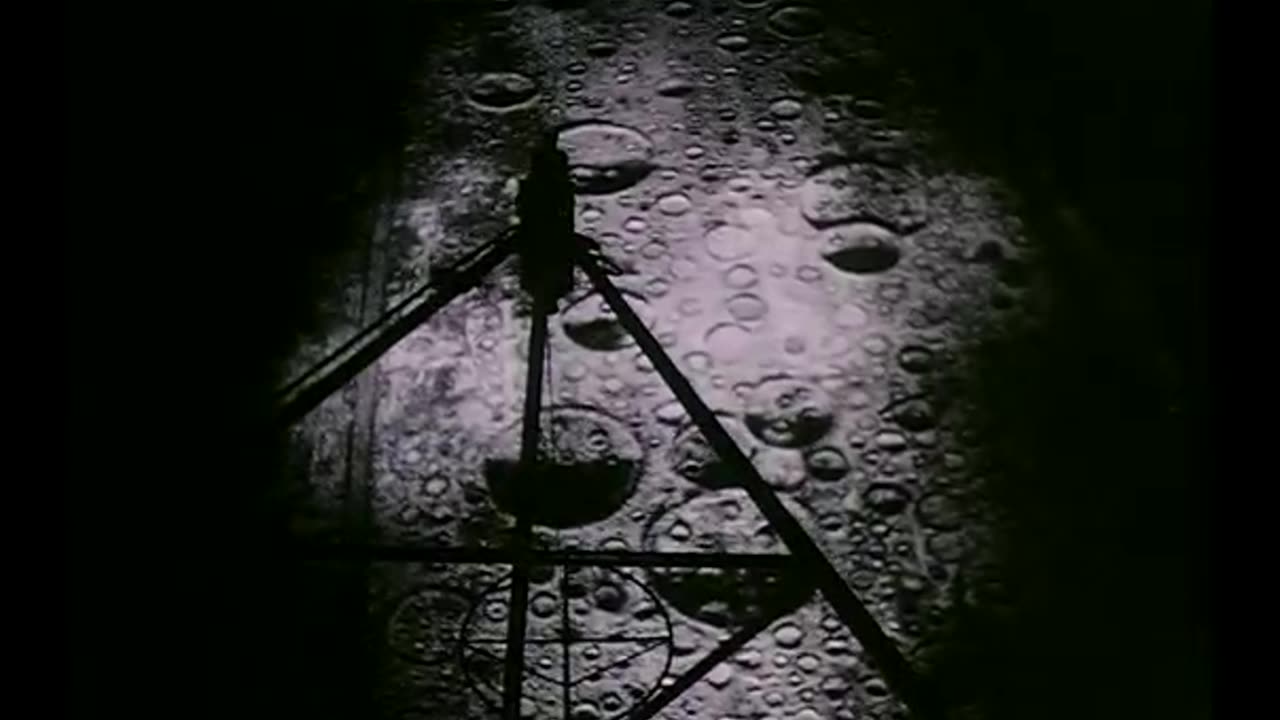 Self Locomotion in Earth and Lunar Gravity