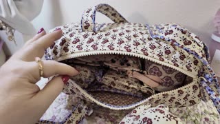 🌸What’s in my new Vera Bradley 100 Handbag in Rachel Ditsy🌸