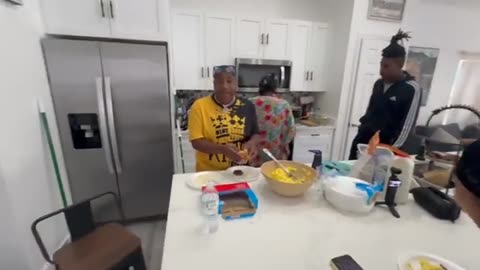 PAPA E RECIEVE A TEXT FROM ANOTHER WOMAN *MAMA DEE LOSES IT*