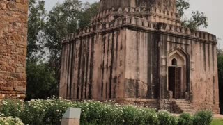 Dadi poti's tomb for crying out loud 😂