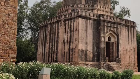 Dadi poti's tomb for crying out loud 😂