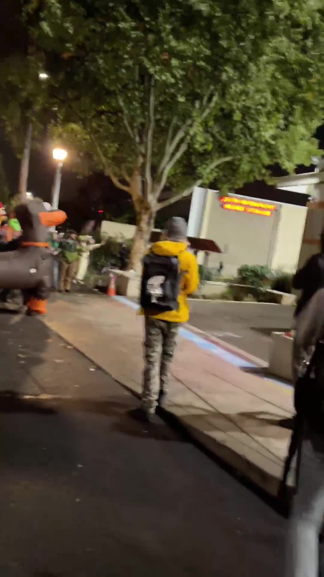 🚨 Antifa openly defying federal orders. Federal agents responded with CS gas,