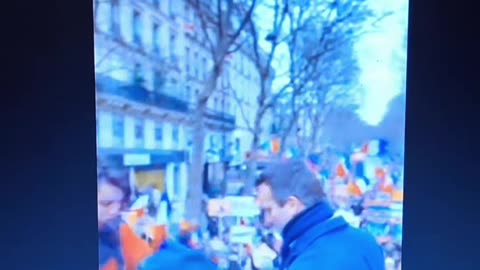 "Κάντε την Ευρώπη μεγάλη ξανά!"Πολιτικός σκίζει σημαια #Ε_U