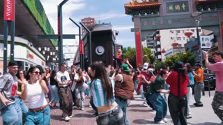 Incredible: "APT" FLASHMOB - ROSÉ & Bruno Mars | Coreografía Pecas Conte