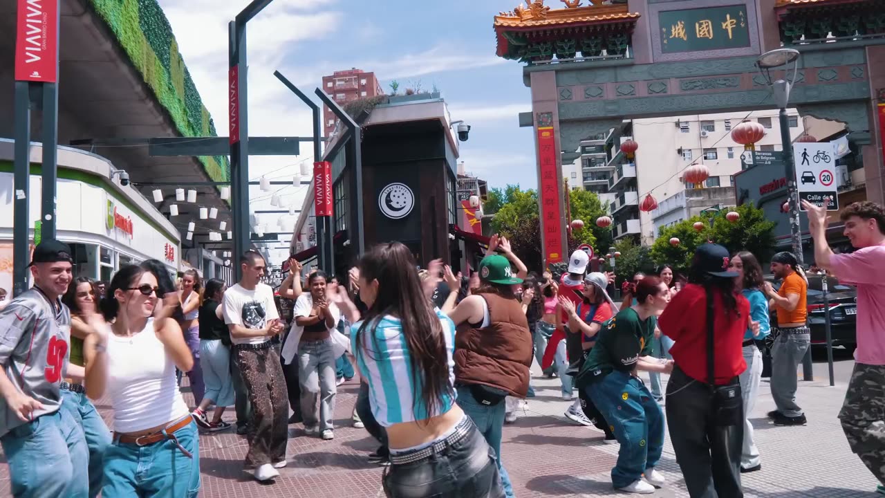 Incredible: "APT" FLASHMOB - ROSÉ & Bruno Mars | Coreografía Pecas Conte