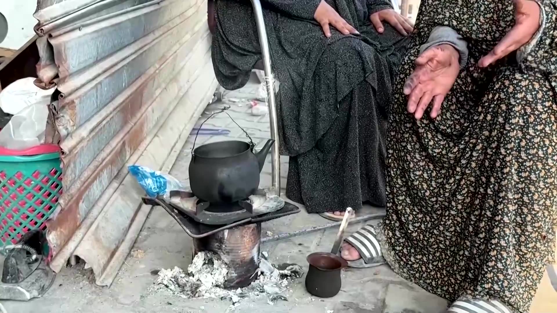 Aid trucks enter Gaza as dispute over hostage bodies paused