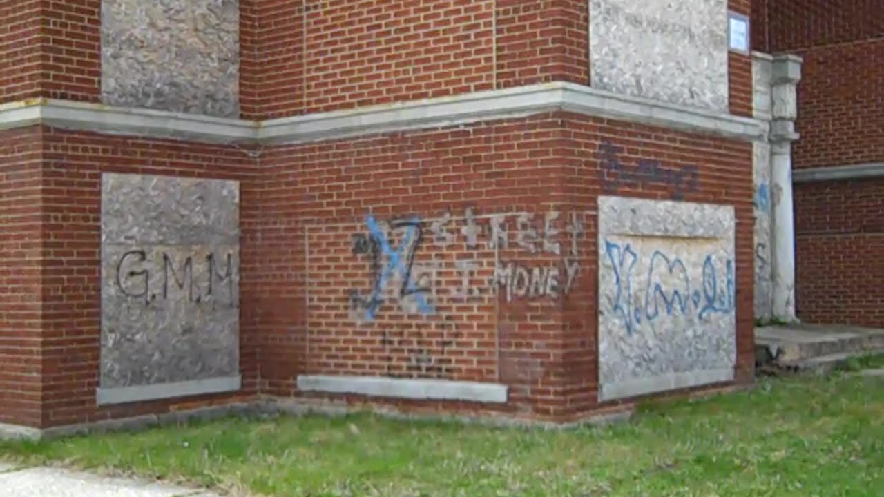 THIS 30 UNIT BUILDING WAS A GEM 25 YEARS AGO, N