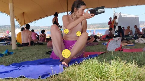 This girls doesn't wear panties at festivals
