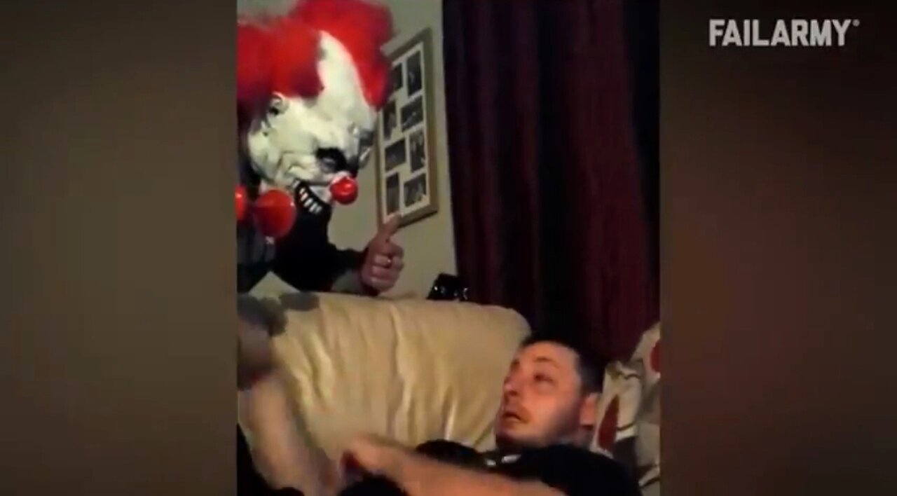 BEST SCARY FAILS - PRANKS AND JUMP SCARES 😂