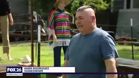 Mexican man in Houston displays effigies of Trump supporters being hanged