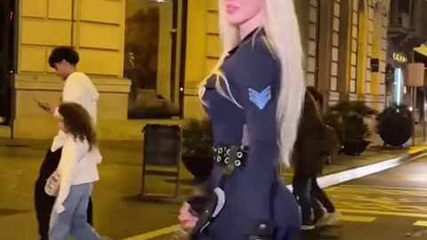 Cuando la ley se vuelve irresistible 😏👮‍♀️