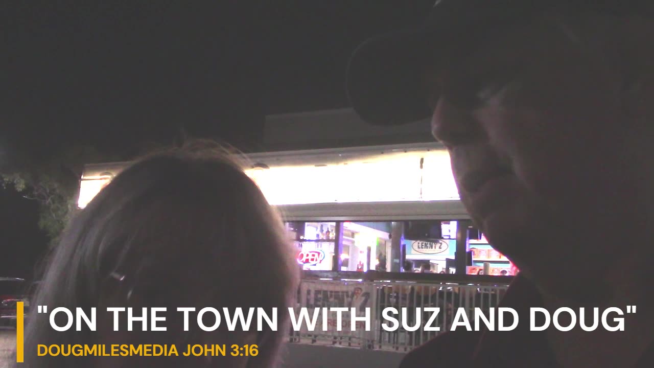 "On the Town with Suz and Doug" Review Lenny'z Pizza Restaurant on Siesta Key, Florida