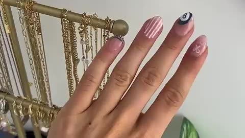 Trending: nail day vlog! 😚💅🏼 #explore #grwm #vlog #aesthetic #summer #nails