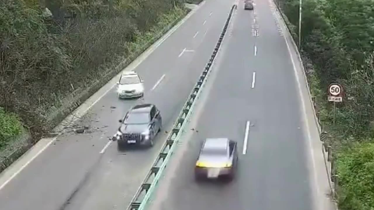 Salvado en el último minuto tras deslizamiento de tierra