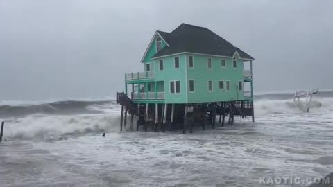 homes collapsed into the ocean