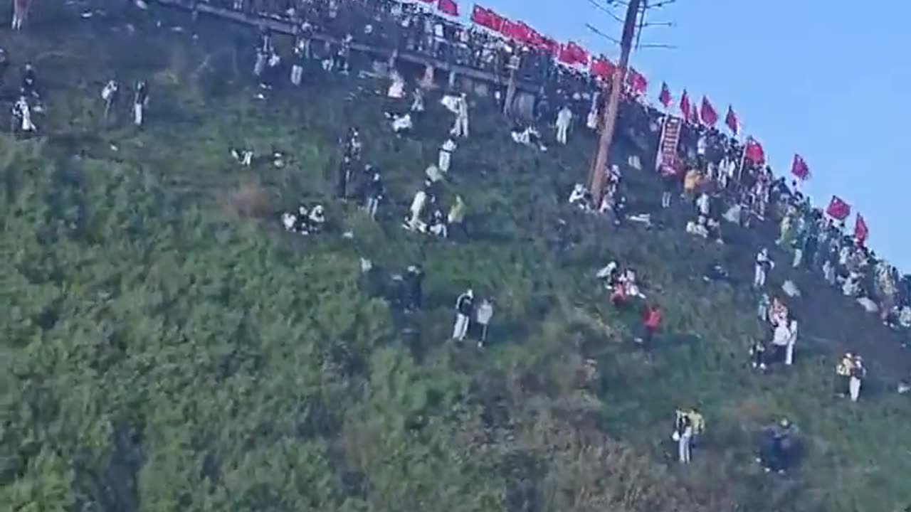 🌄👥 Massive Crowd Climbing This Mountain in China! | FeedMyCuriosity