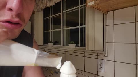 Bitching And Baking : How To Make A Flower Out Of Whip Cream (December 27, 2024)