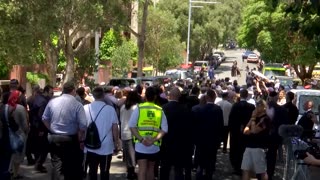 Hundreds pay tribute to slain rabbi at Bondi funeral
