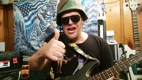 Behringer Super Fuzz Demo w Sgt Max Durt