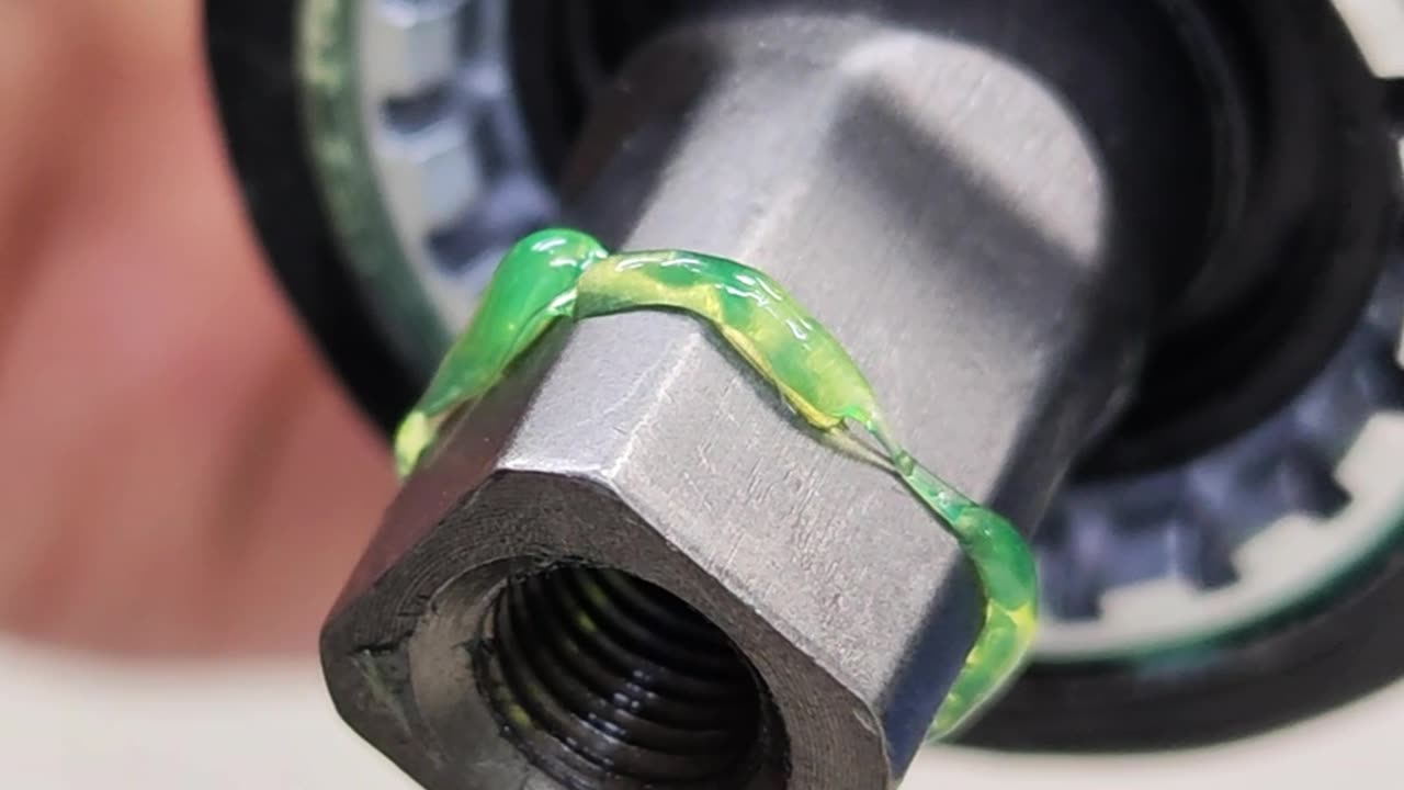 How to install bicycle cranks and pedals correctly