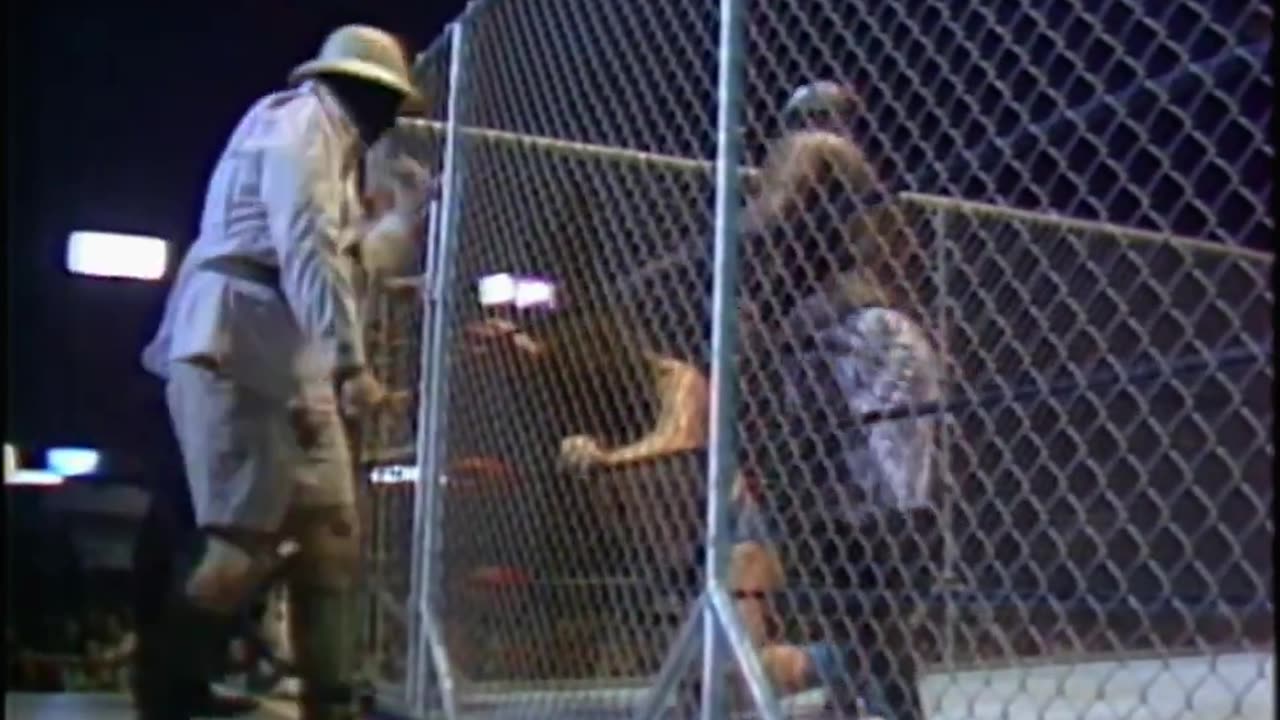 (1984.10.21) Andre the Giant vs Kamala - Cage Match - WWF