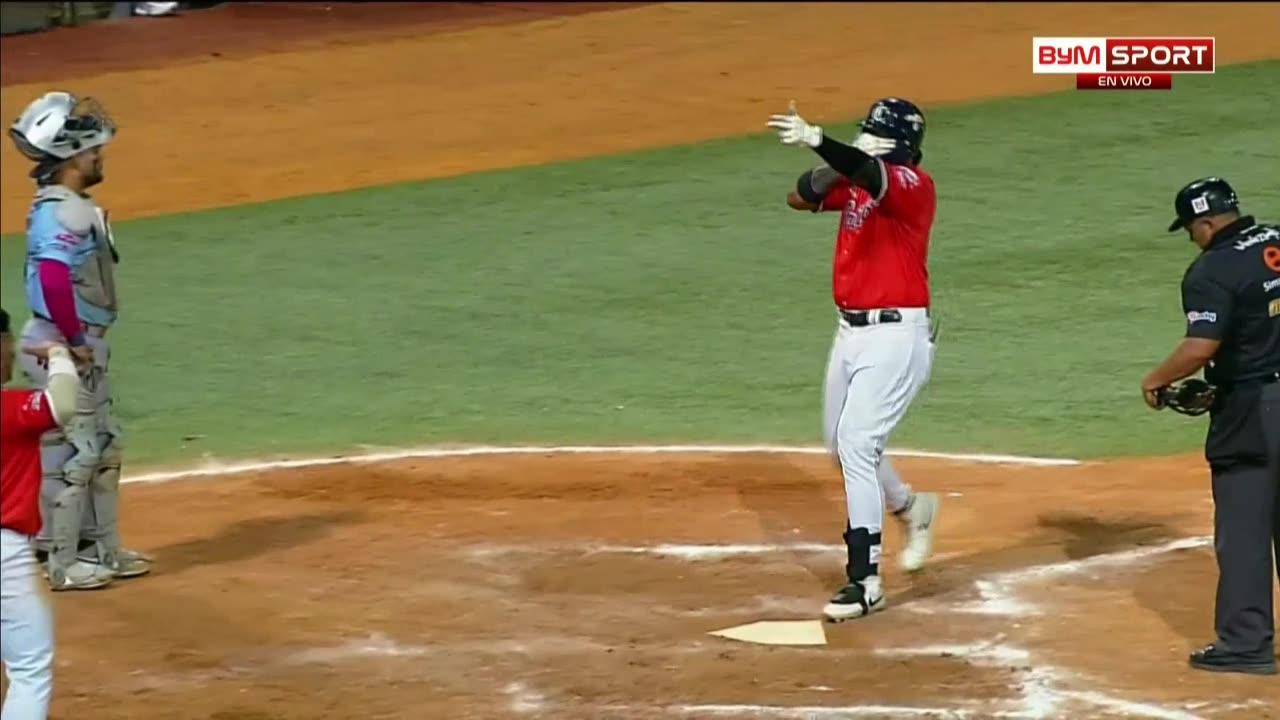 Diego Infante con la daga