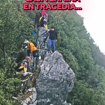 Turista cae desde un acantilado al intentar hacer una selfi y sobrevive