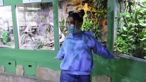 Barefoot at the Aquarium and it was Awesome! (Loser Ana Deleted YouTube Video)