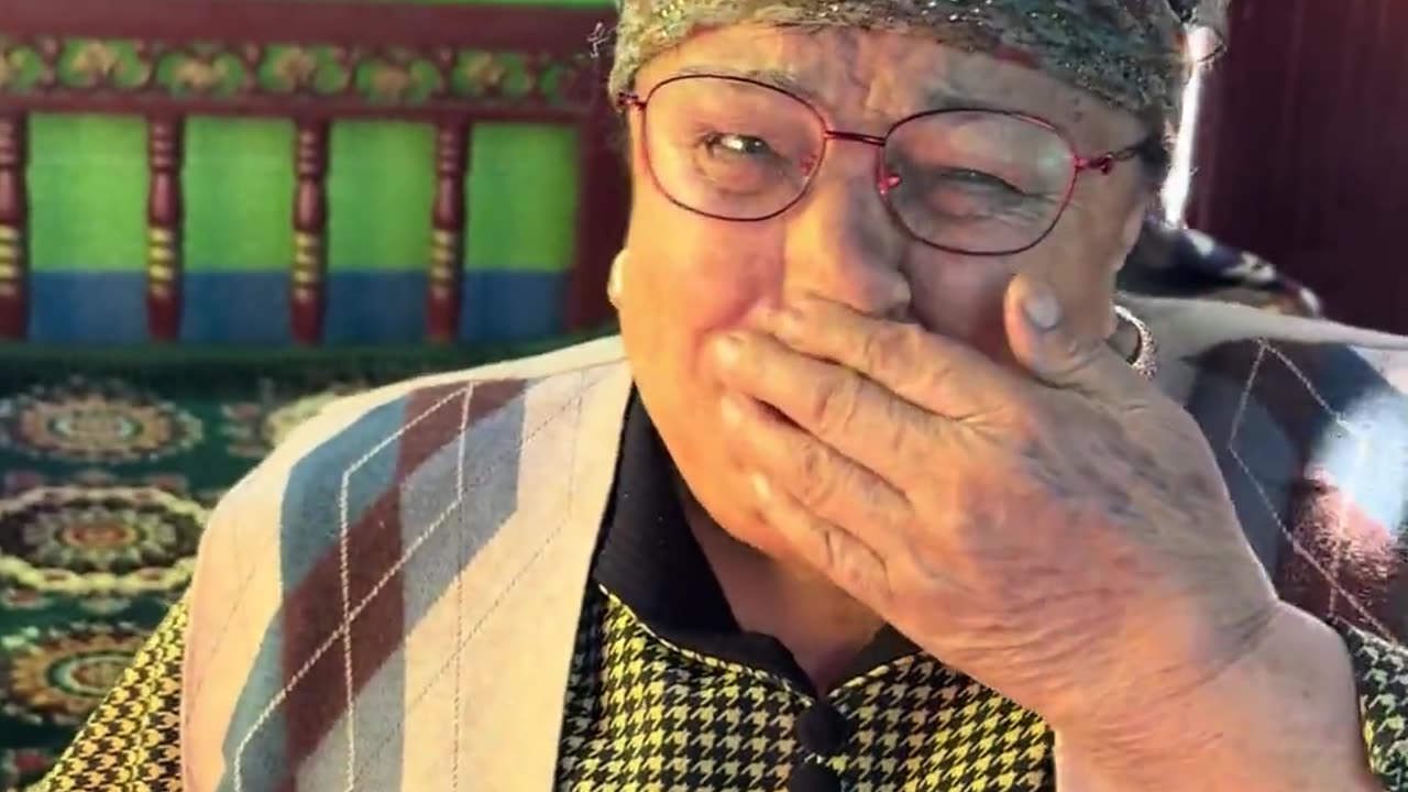 😂🤤 Mothers Try Durian for the First Time! | FunFM