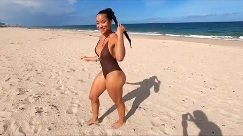 Sexy Bikini Thighs! Beach Workout For A Bubble Butt and Hot Legs! Model Keeta Vaccaro