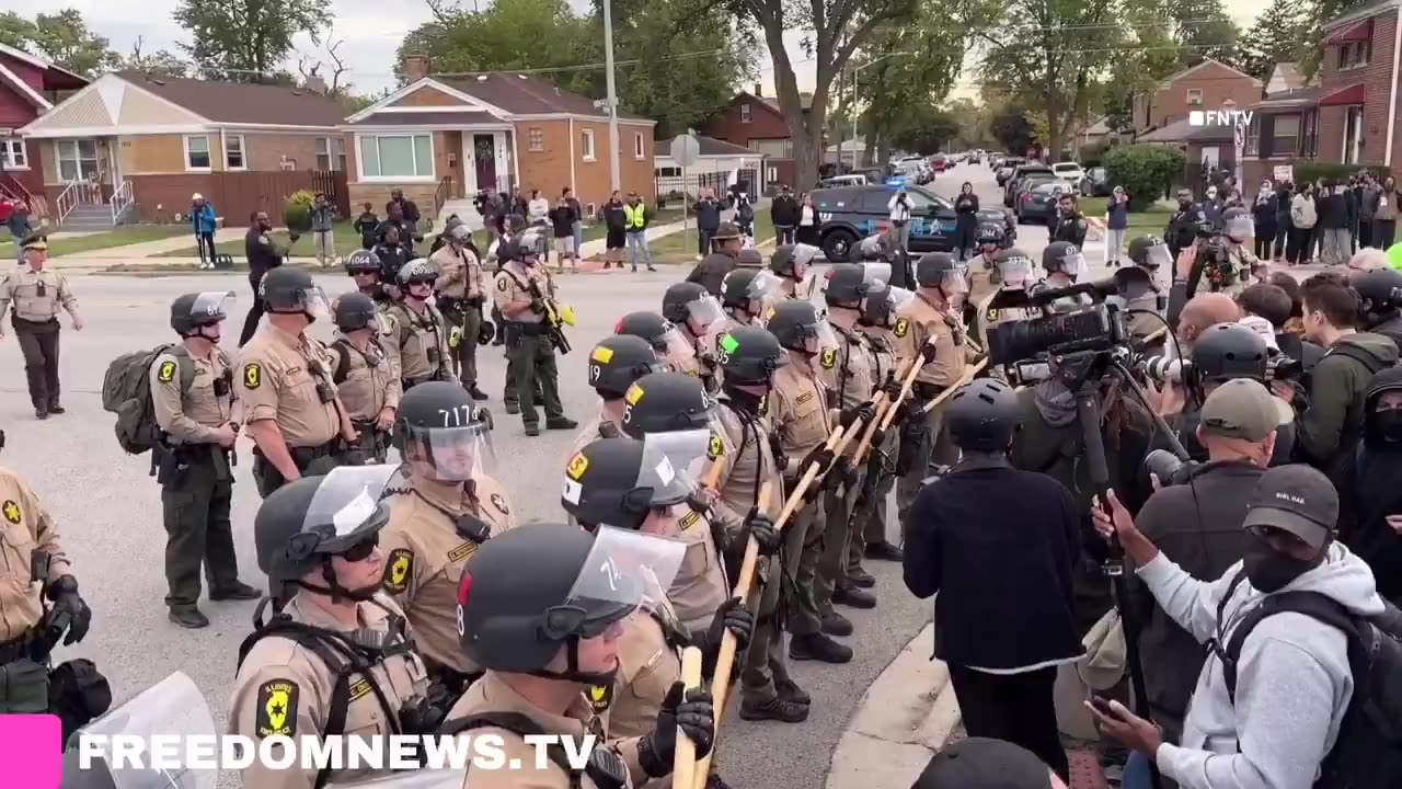 Illinois State Troopers ARREST Anti-ICE Protesters outside Broadview ICE detention center