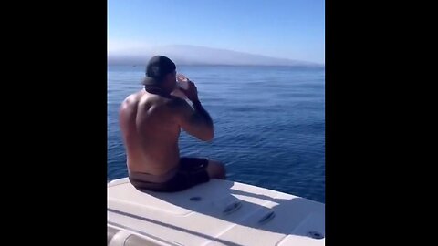 Man Blows into a Conch Shell in Hawaii, gets a response he’ll never forget - Beautiful!