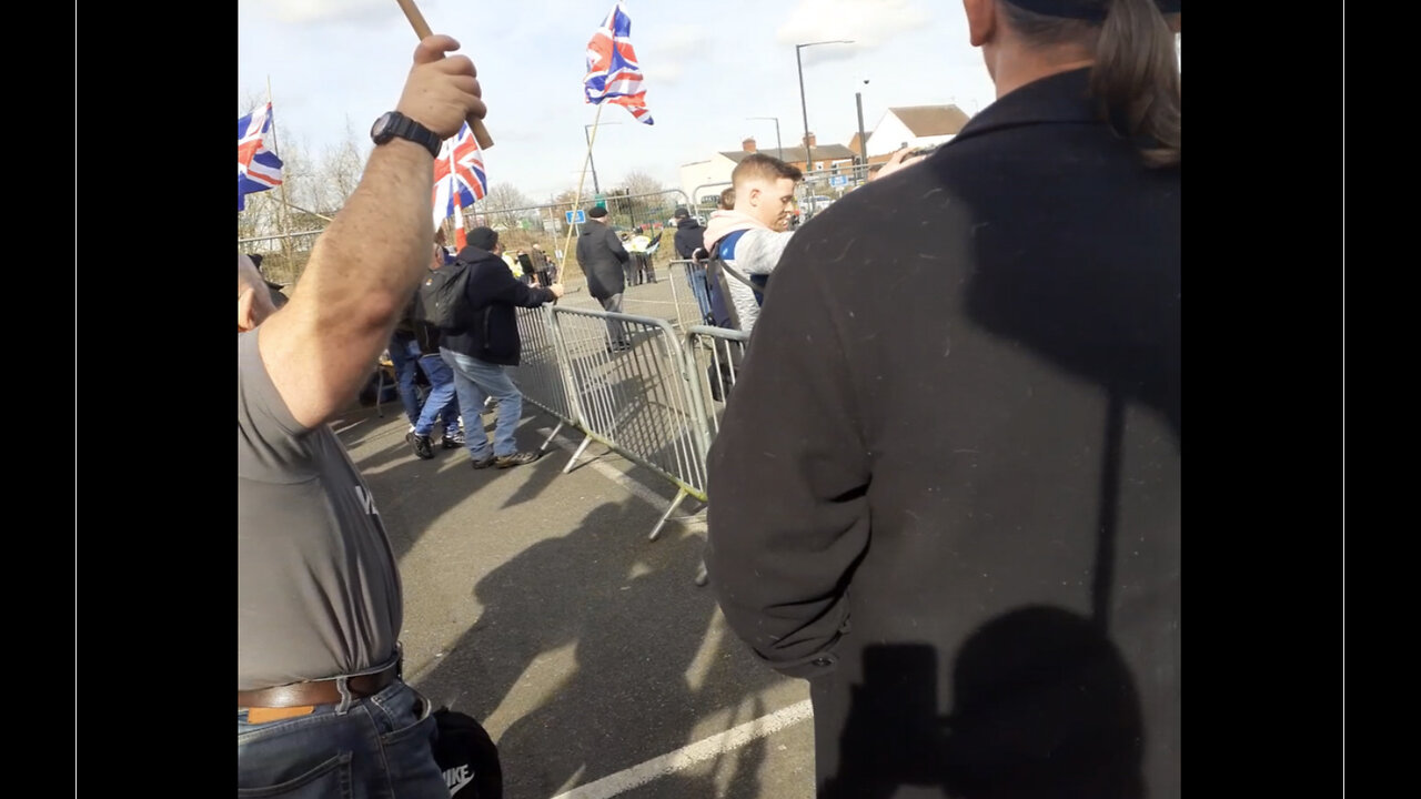 White middle-class Hamas puppet storms Nuneaton rally. Swiftly dealt with