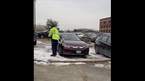 SUPPORTERS OF J6 PRISONERS🛂🏷️🚗📸SERVED WITH PARKING TICKETS OUTSIDE PRISON🏢🚙🛃💫