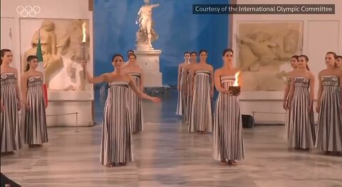 La llama olímpica se enciende en el Templo de Hera