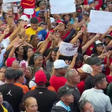 🎶🇻🇪 Maduro llama a la paz con una canción de John Lennon en medio de agresiones de EE.UU.